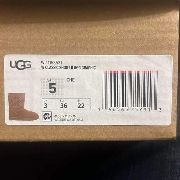 Ugg Women Classic Short II Ugg Graphic - Picture 2 of 2